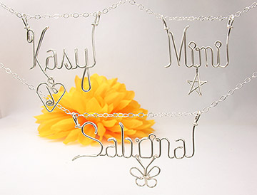 personalized name necklac in gold wire 