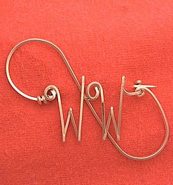 Personalized initials pin brooch in silver or gold wire